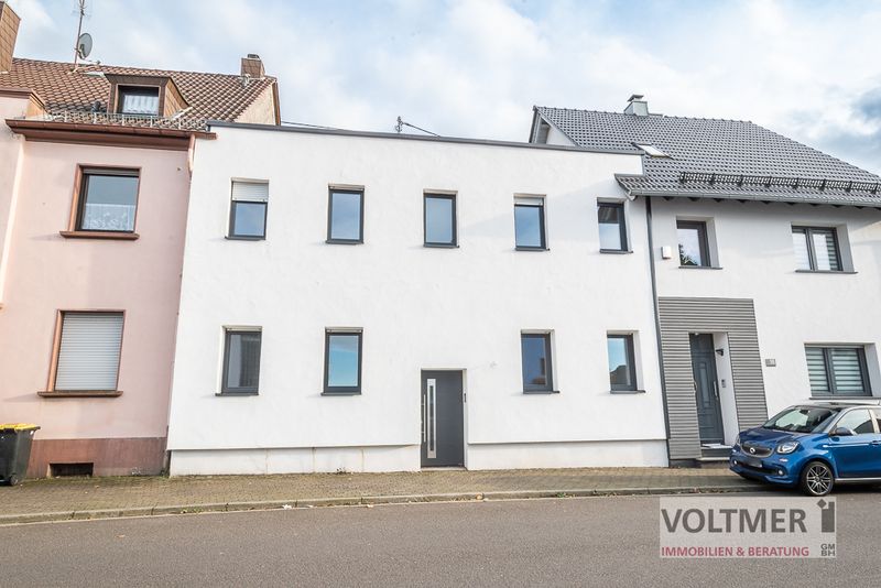 FAST FERTIG - kernsaniertes Zweifamilienhaus in Neunkirchen!